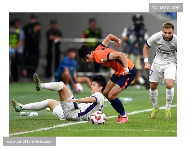 天津津门虎与青岛海牛比赛现多次VAR介入，判罚尺度引关注